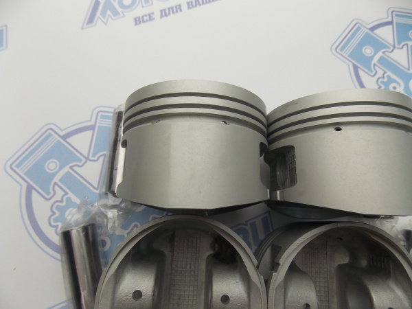 Поршни + кольца 4шт ремонт +0,50 NISSAN GA16