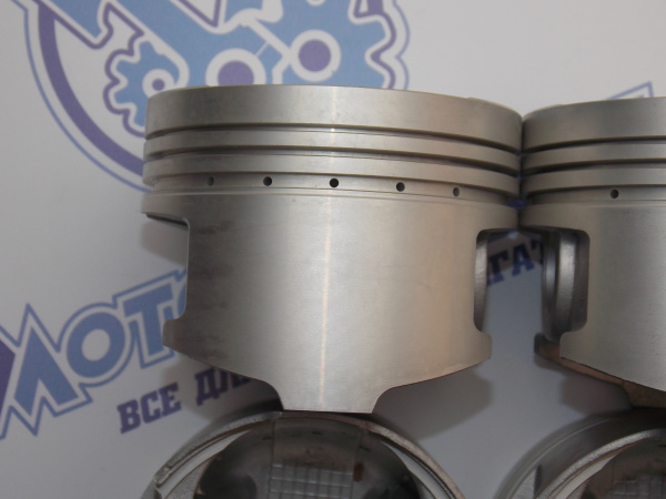 Поршни + кольца к-кт 4шт ремонт +0,50 MMC 4G64 93-'