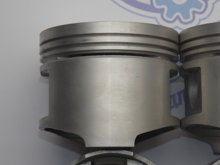 Поршни + кольца 4шт ремонт +0,50 MAZDA B3 '87-