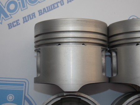 Поршни + кольца к-кт 4шт ремонт +1,00 NISSAN CD20