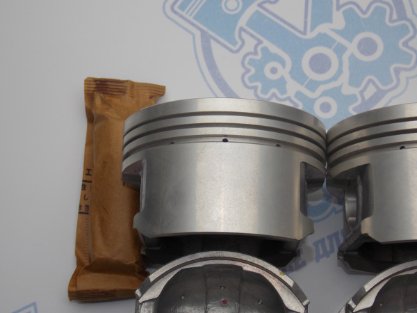 Поршни + кольца к-кт 4шт ремонт +0,50 HONDA D17A