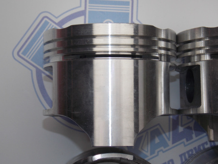 Поршни + кольца к-кт 4шт ремонт +0,50 MAZDA FE