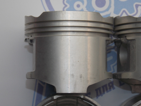 Поршни + кольца к-кт 4шт ремонт +0,50 MAZDA B3 '90-