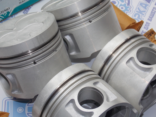 Поршни AG + кольца 4шт стандарт NISSAN TD27-T