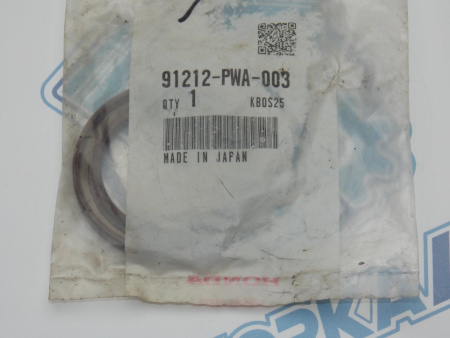 Сальник коленвала HONDA L13A, L15A