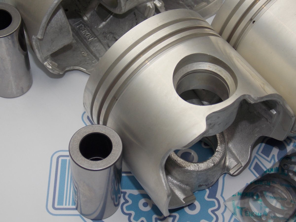 Поршни + кольца к-кт 4шт ремонт +1,00 TOYOTA  2C-T, 2C-TE