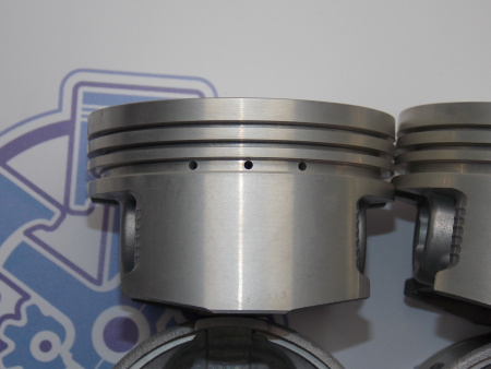 Поршни + кольца 4шт ремонт +0,50 HONDA D15 II