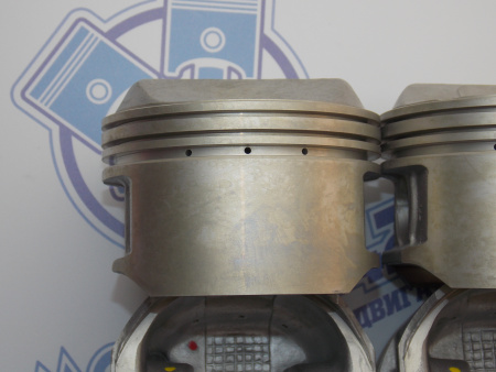 Поршни + кольца 4шт ремонт +0,50 EDZ Chrysler 2.4L