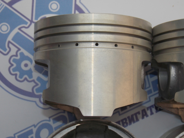 Поршни + кольца 4шт стандарт MMC 4G64S