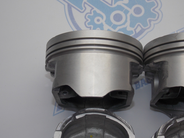 Поршни + кольца к-кт 4шт ремонт +0,50 MAZDA FS